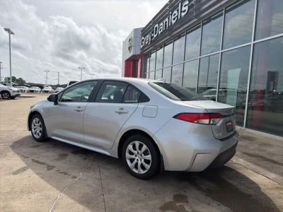 2025 Toyota Corolla - Photo 2