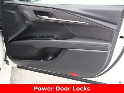 2025 Toyota Camry FWD - Photo 32
