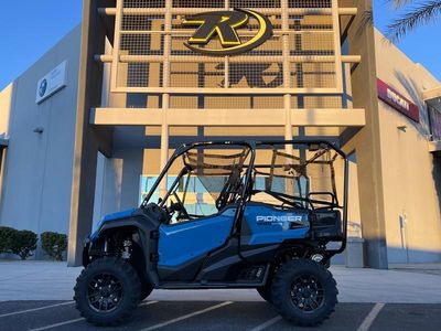 2025 Honda Pioneer 1000-5 Deluxe — photo 8 view