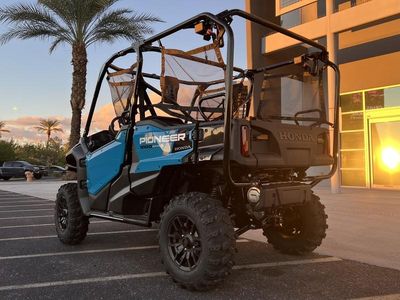 2025 Honda Pioneer 1000-5 Deluxe — detail view