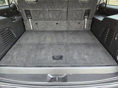 2018 Chevrolet Suburban — photo 21 view