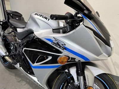 2025 Suzuki GSX-R1000 — photo 10 view