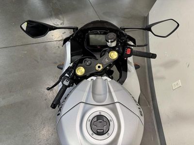 2025 Suzuki GSX-R1000 — photo 12 view