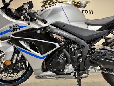 2025 Suzuki GSX-R1000 — photo 14 view
