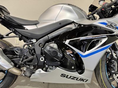 2025 Suzuki GSX-R1000 — photo 13 view