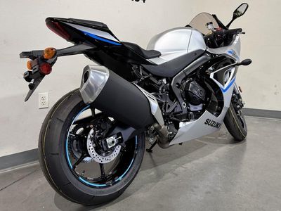 2025 Suzuki GSX-R1000 — detail view