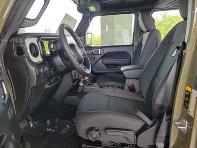 2026 Jeep Wrangler — photo 17 view