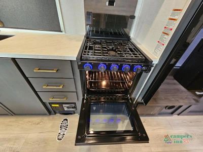 2027 Forest River RV Surveyor Legend — photo 21 view