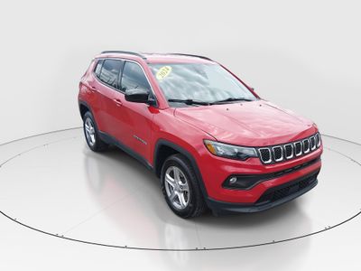2024 Jeep Compass Latitude 4x4 — front three-quarter view