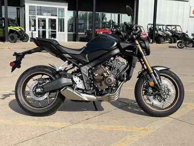 2026 Honda® CB650R E-Clutch — front three-quarter view