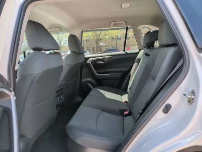 2025 Toyota RAV4 Hybrid - Photo 10