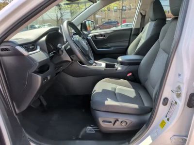 2025 Toyota RAV4 Hybrid - Photo 17
