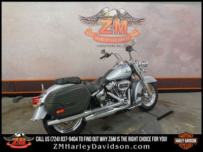 2023 Harley-Davidson Heritage Classic 114 — interior view