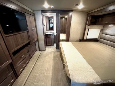 2022 Winnebago Adventurer — photo 17 view