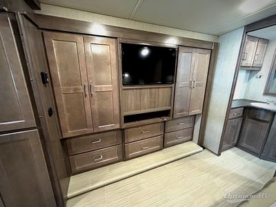 2022 Winnebago Adventurer — photo 19 view
