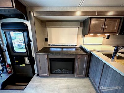 2022 Winnebago Adventurer — photo 9 view