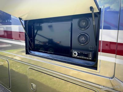 2022 Winnebago Adventurer — photo 23 view