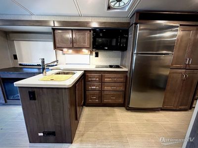 2022 Winnebago Adventurer — detail view