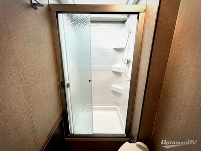 2022 Winnebago Adventurer — photo 22 view