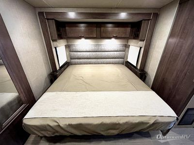 2022 Winnebago Adventurer — photo 18 view