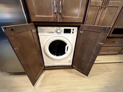 2022 Winnebago Adventurer — photo 15 view