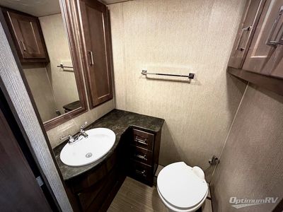 2022 Winnebago Adventurer — photo 16 view