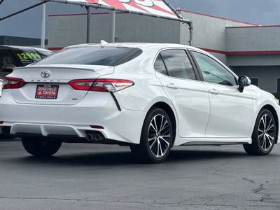 2019 Toyota Camry - Photo 2