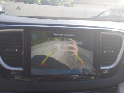 2023 Chrysler Pacifica — photo 16 view