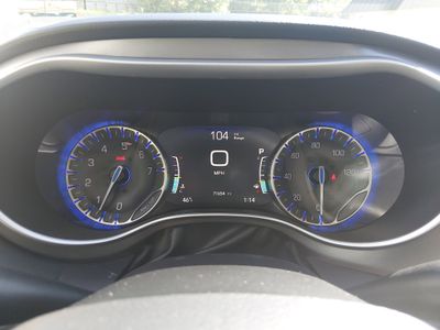 2023 Chrysler Pacifica — photo 14 view