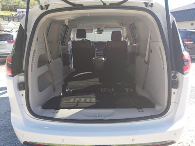 2023 Chrysler Pacifica — photo 11 view