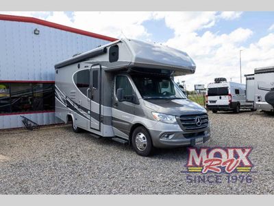 2023 Dynamax isata 3 — front three-quarter view