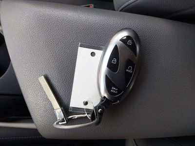 2024 Hyundai Elantra — photo 15 view