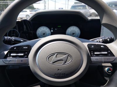 2024 Hyundai Elantra — photo 12 view