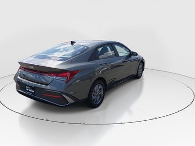 2024 Hyundai Elantra — photo 7 view
