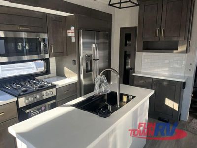 2026 Heartland Bighorn — photo 13 view