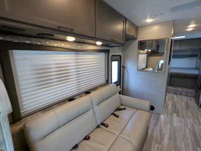 2024 Thor Motor Coach Four Winds — photo 17 view