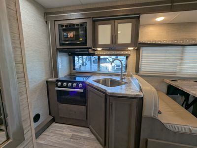 2024 Thor Motor Coach Four Winds — photo 16 view