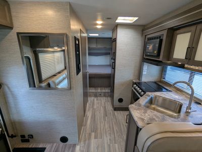 2024 Thor Motor Coach Four Winds — photo 10 view