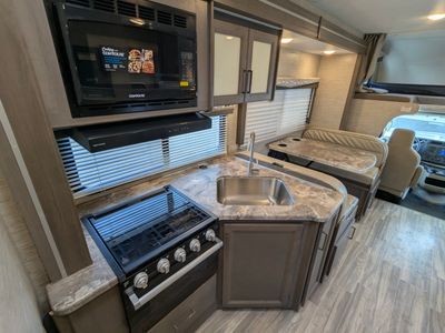 2024 Thor Motor Coach Four Winds — photo 8 view