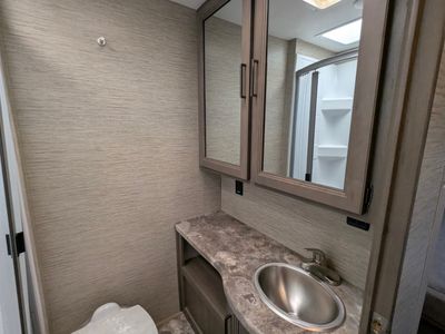 2024 Thor Motor Coach Four Winds — photo 14 view