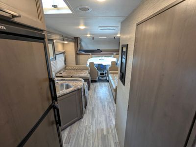 2024 Thor Motor Coach Four Winds — photo 7 view