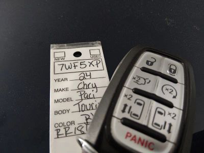 2024 Chrysler Pacifica — photo 15 view
