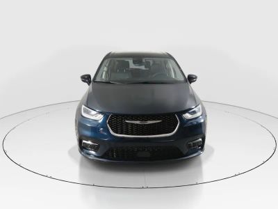 2024 Chrysler Pacifica — side profile view