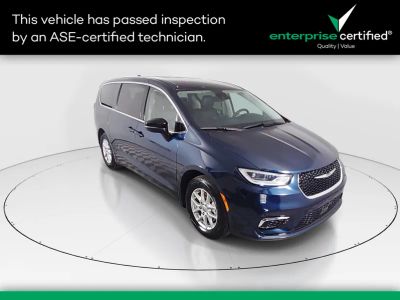 2024 Chrysler Pacifica Touring L FWD — front three-quarter view