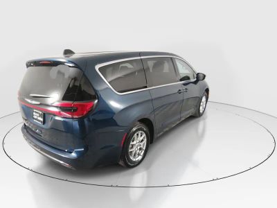 2024 Chrysler Pacifica — photo 7 view