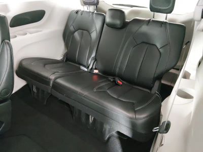 2024 Chrysler Pacifica — photo 18 view