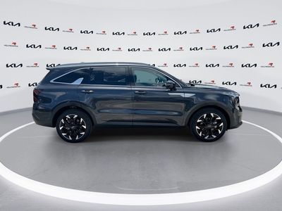 2025 Kia Sorento — photo 9 view