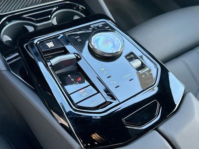 2026 BMW 5 Series — photo 15 view