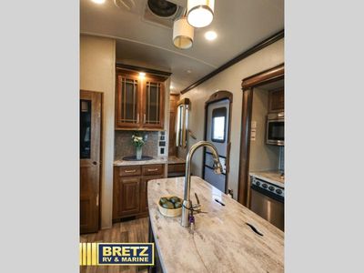 2017 Keystone RV Montana — photo 15 view