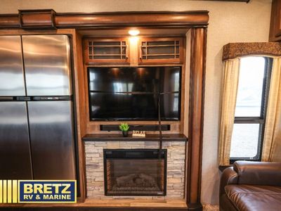 2017 Keystone RV Montana — photo 12 view